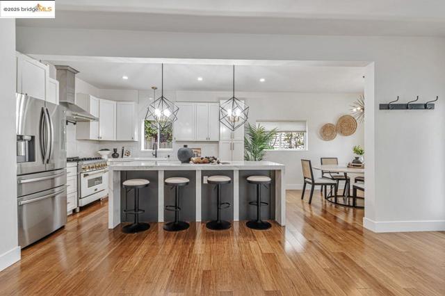 7900 Michigan Ave, Oakland CA: https://media.crmls.org/mediaz/c24c310b-d318-46d6-adb7-95a0d2f822a4.jpg