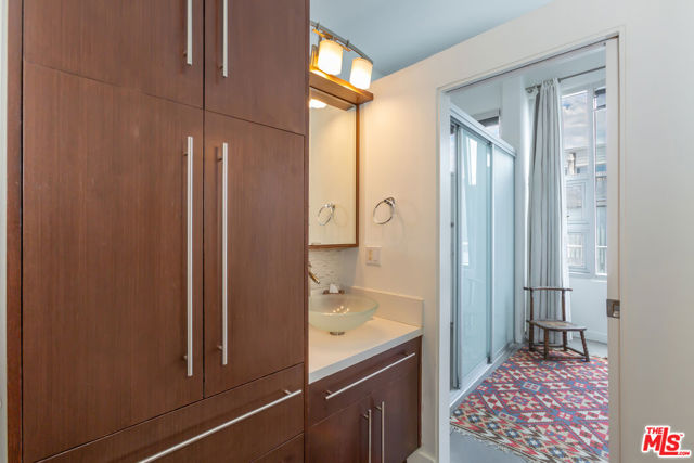 615 Hampton Drive, Venice CA: https://media.crmls.org/mediaz/c24c9852-9848-4127-8f3e-82ccd09118ab.jpg