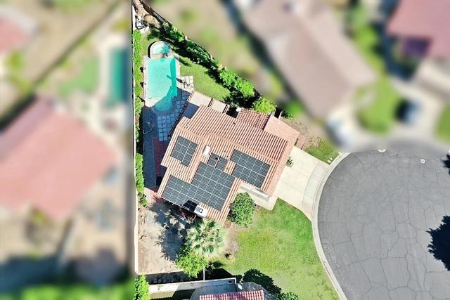 49035 Serenata Court, La Quinta CA: https://media.crmls.org/mediaz/c24ca44a-9bec-4af8-9988-bf053f4e5135.jpg