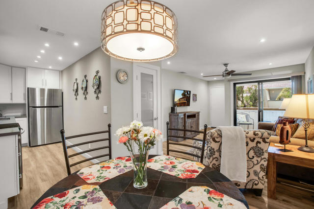675 N Los Felices W Circle, Palm Springs CA: https://media.crmls.org/mediaz/c24d1d9f-ac60-4148-95e2-901df8bad2dc.jpg