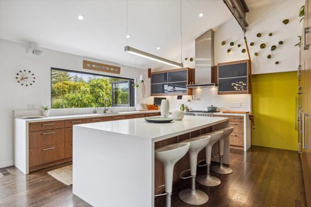 15548 Kavin Lane, Monte Sereno CA: https://media.crmls.org/mediaz/c24e449e-1625-4623-ab84-68a5524d6868.jpg