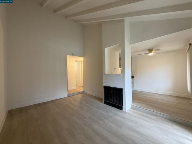 2564 Walnut Blvd, Walnut Creek CA: https://media.crmls.org/mediaz/c24ee239-736d-450f-8325-12d4bac7306c.jpg