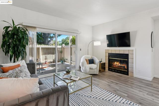 63 Lakeshore Ct, Richmond CA: https://media.crmls.org/mediaz/c24efa4a-2b36-4041-b515-8ccf9d856efd.jpg