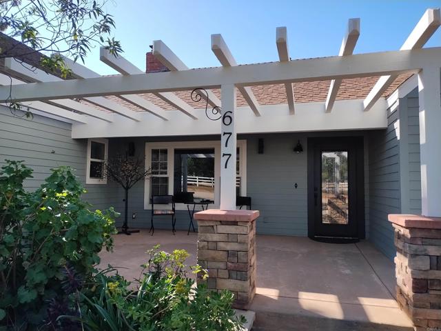 Detail Gallery Image 4 of 14 For 677 Hanson Ln, Ramona,  CA 92065 - 3 Beds | 2/1 Baths