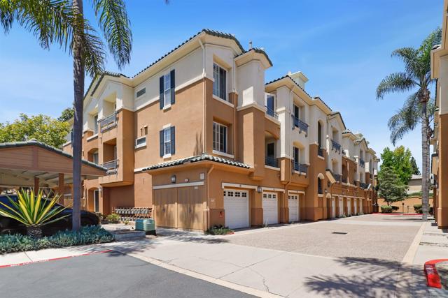 12364 Carmel Country Rd, San Diego CA: https://media.crmls.org/mediaz/c24fbd34-c7fa-479e-917c-12eb97c0dab5.jpg