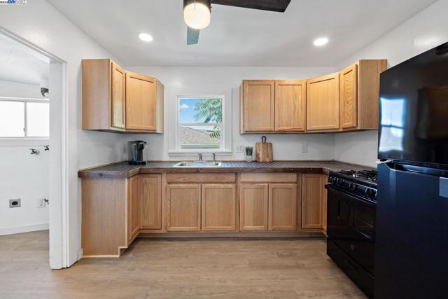 1385 Palm Ave, Martinez CA: https://media.crmls.org/mediaz/c24fe36c-053b-4106-8f35-8936cc744588.jpg