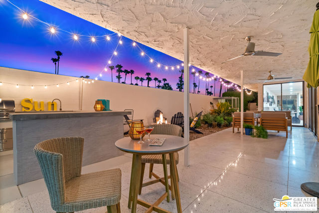 1404 E Sierra Way, Palm Springs CA: https://media.crmls.org/mediaz/c2505210-73a4-46a3-a654-0705af2a54cc.jpg