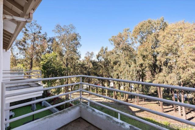 16156 Avenida Venusto, San Diego CA: https://media.crmls.org/mediaz/c250cf0a-6c05-4390-a6a9-e9d56ce64f36.jpg