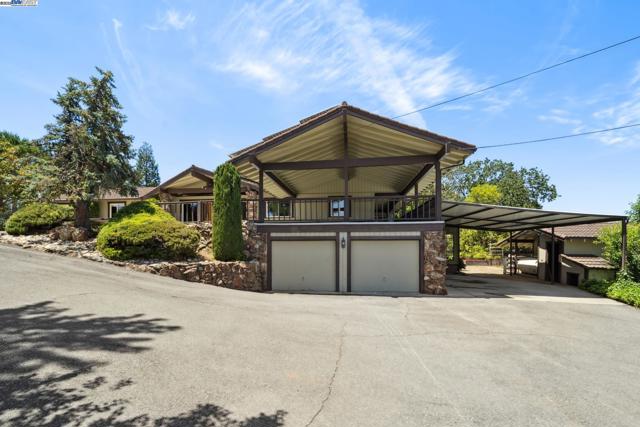 4558 Bernal Ave, Pleasanton CA: https://media.crmls.org/mediaz/c250d6ec-c69d-471d-a563-bce5686a8564.jpg