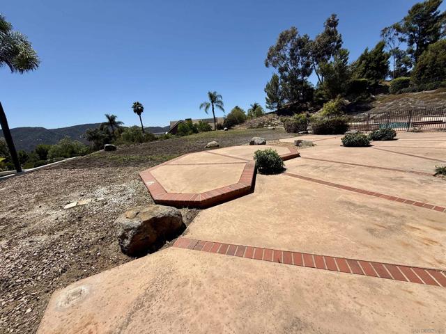 2237 Eucalyptus Ave, Escondido CA: https://media.crmls.org/mediaz/c251572f-b709-4985-b348-3598aaa0fe7a.jpg