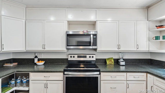 209 Espanas GLN, Escondido CA: https://media.crmls.org/mediaz/c25168b9-452e-4b80-975a-35792563fbc6.jpg