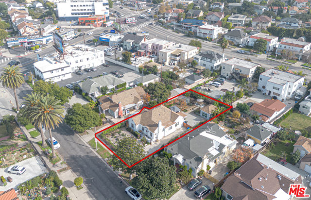 1026 Westchester Place, Los Angeles CA: https://media.crmls.org/mediaz/c2518363-db76-4098-a9da-e5274df65479.jpg