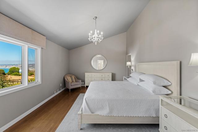 1543 Soledad Avenue, La Jolla CA: https://media.crmls.org/mediaz/c251b87e-48de-462f-971e-2c47b0f8f3ea.jpg