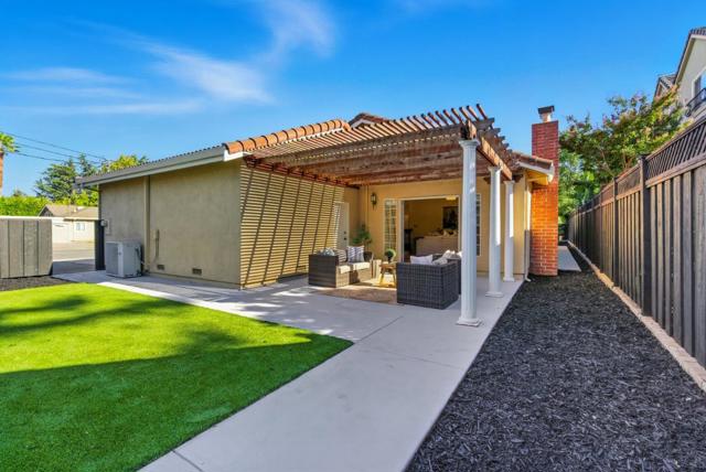 2188 Yorkshire Way, Mountain View CA: https://media.crmls.org/mediaz/c2520661-79fd-4858-9748-01a875079caa.jpg
