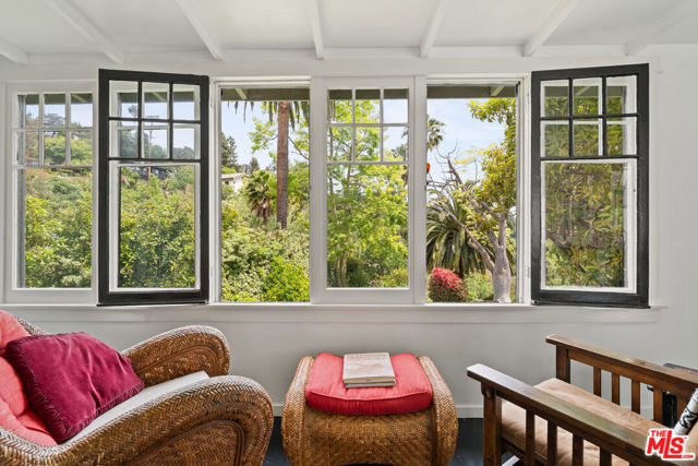 955 W Avenue 37, Los Angeles CA: https://media.crmls.org/mediaz/c2525810-596f-4357-bf55-713eea8a228f.jpg