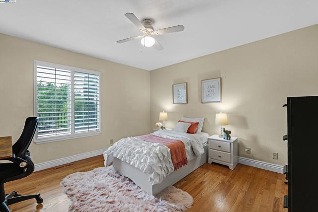 20340 Hunters Knls, Castro Valley CA: https://media.crmls.org/mediaz/c2527132-a87b-4795-abc1-3f7d9a48fac5.jpg