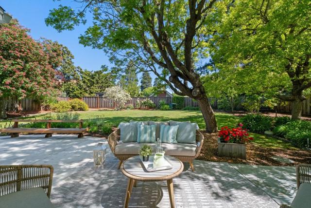 949 Wing Place, Stanford CA: https://media.crmls.org/mediaz/c252de77-872f-451b-b95a-b37a87507e64.jpg