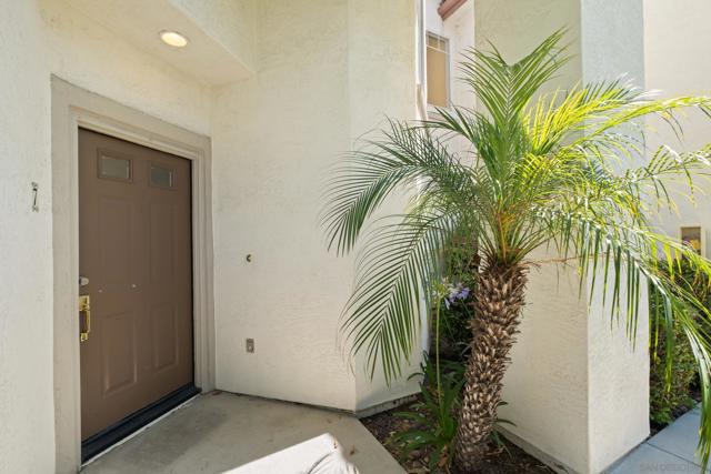 10960 Ivy Hill Dr, San Diego CA: https://media.crmls.org/mediaz/c2538874-0532-4a68-b383-8d0f4407f0d6.jpg