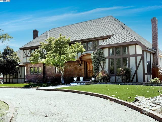 46985 Ocotillo Ct, Fremont CA: https://media.crmls.org/mediaz/c25392dc-004c-4ab5-9fd7-2e3ce0e8a850.jpg