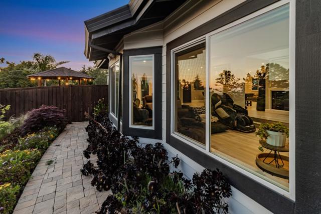 11550 Skyline Boulevard, Oakland CA: https://media.crmls.org/mediaz/c253b938-3ee0-483e-b002-2eab626bcfc4.jpg