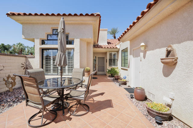 101 Desert Falls Drive, Palm Desert CA: https://media.crmls.org/mediaz/c2553563-956a-4bee-8d90-1403a05606e7.jpg