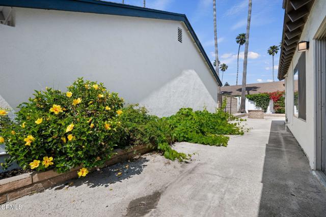 1310 Anza Court, Oxnard CA: https://media.crmls.org/mediaz/c25635bd-392c-45a9-84fa-35f3490e2e2e.jpg