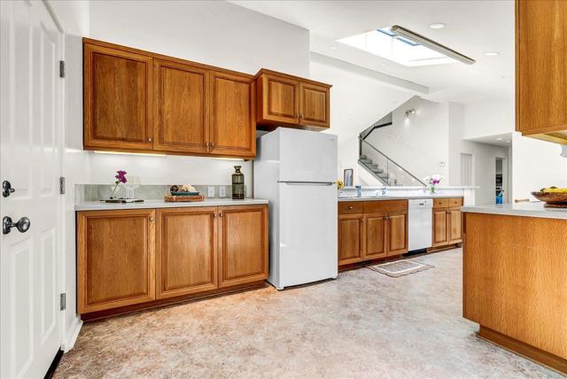 1037 Shell Avenue, Pacific Grove CA: https://media.crmls.org/mediaz/c25641a8-e525-4c34-86f3-b916706d61dd.jpg