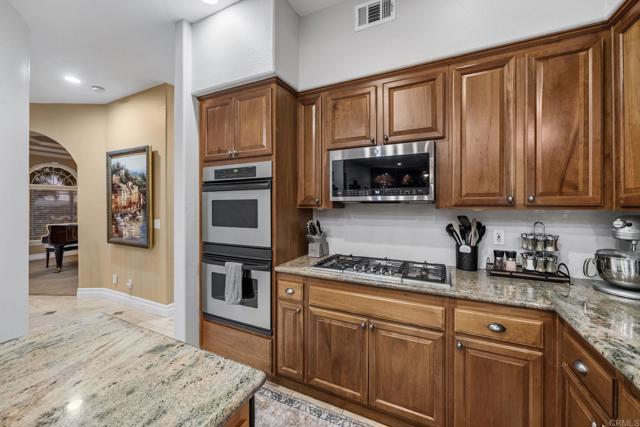 Detail Gallery Image 17 of 73 For 2270 Summit Dr, Escondido,  CA 92025 - 5 Beds | 3/1 Baths