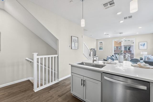 37336 Duckling Ter, Fremont CA: https://media.crmls.org/mediaz/c256c33c-34d9-492d-8dd6-fca25f41fab0.jpg