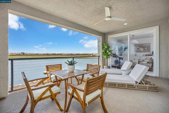 17576 Bushwick Lane, Lathrop CA: https://media.crmls.org/mediaz/c256ec84-c392-4502-a142-d6ca87283485.jpg