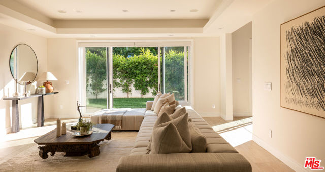 1113 Amherst Avenue, Los Angeles CA: https://media.crmls.org/mediaz/c2573261-fd9b-4cf4-918f-764b571e9a2a.jpg