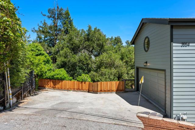 3554 Oak Knoll Drive, Redwood City CA: https://media.crmls.org/mediaz/c2573a57-96b1-4d1c-9b81-c5e0dd1ce75a.jpg