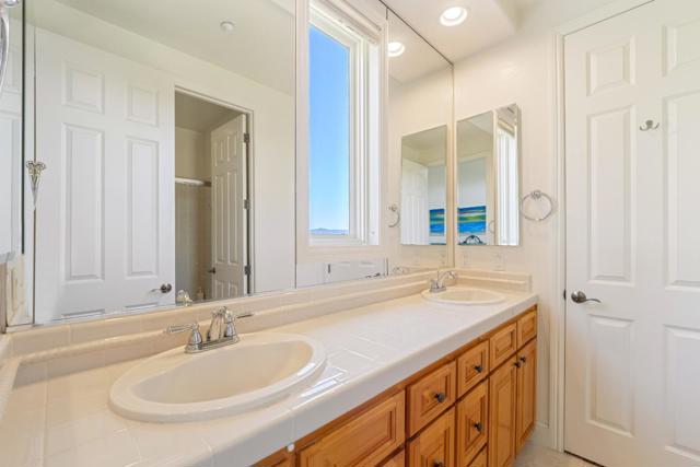 27812 Crowne Point Drive, Salinas CA: https://media.crmls.org/mediaz/c2576aa7-7af7-46e0-af76-a048a2864dc4.jpg