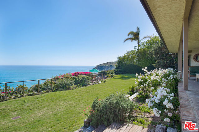 29008 Cliffside Drive, Malibu CA: https://media.crmls.org/mediaz/c257ce24-7ae0-43ca-9ff8-249271e30afa.jpg