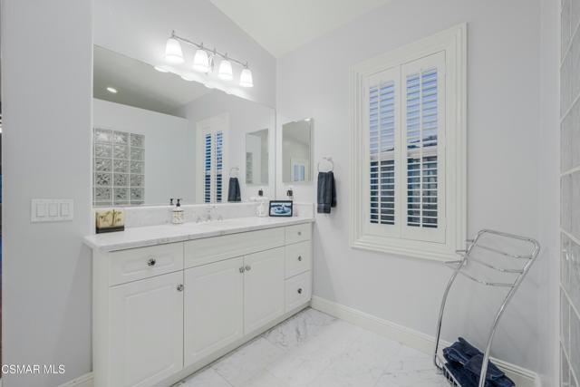12430 Nelson Road, Moorpark CA: https://media.crmls.org/mediaz/c257df69-8ac0-4e77-8da6-f5794e1c54b2.jpg