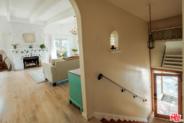 21316 Encina Road, Topanga CA: https://media.crmls.org/mediaz/c258124c-8107-4a0f-a6db-3c27c38e690e.jpg