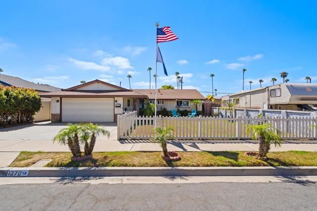 Detail Gallery Image 1 of 1 For 1370 Connecticut St, Imperial Beach,  CA 91932 - 3 Beds | 2 Baths