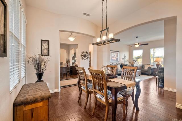 2682 Dundee Glen, Escondido CA: https://media.crmls.org/mediaz/c258f31d-c689-4c03-bf66-bd4369500ea0.jpg