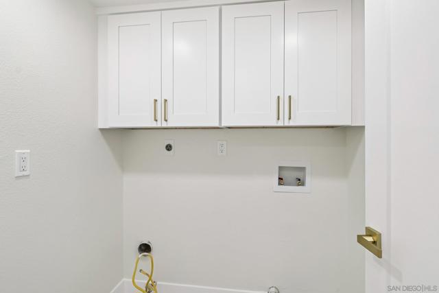 664 Crescent Dr, Chula Vista CA: https://media.crmls.org/mediaz/c258f6bd-20ee-4881-94dd-9a41fc0accf8.jpg