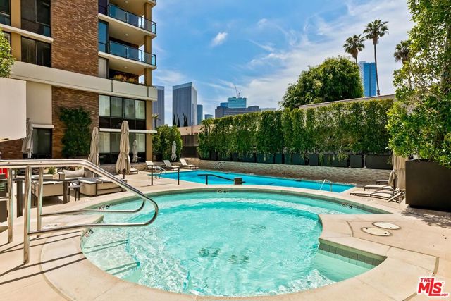 211 S Spalding Drive, Beverly Hills CA: https://media.crmls.org/mediaz/c25a5ff4-c98b-4c3f-a5a8-21ed33623ba8.jpg