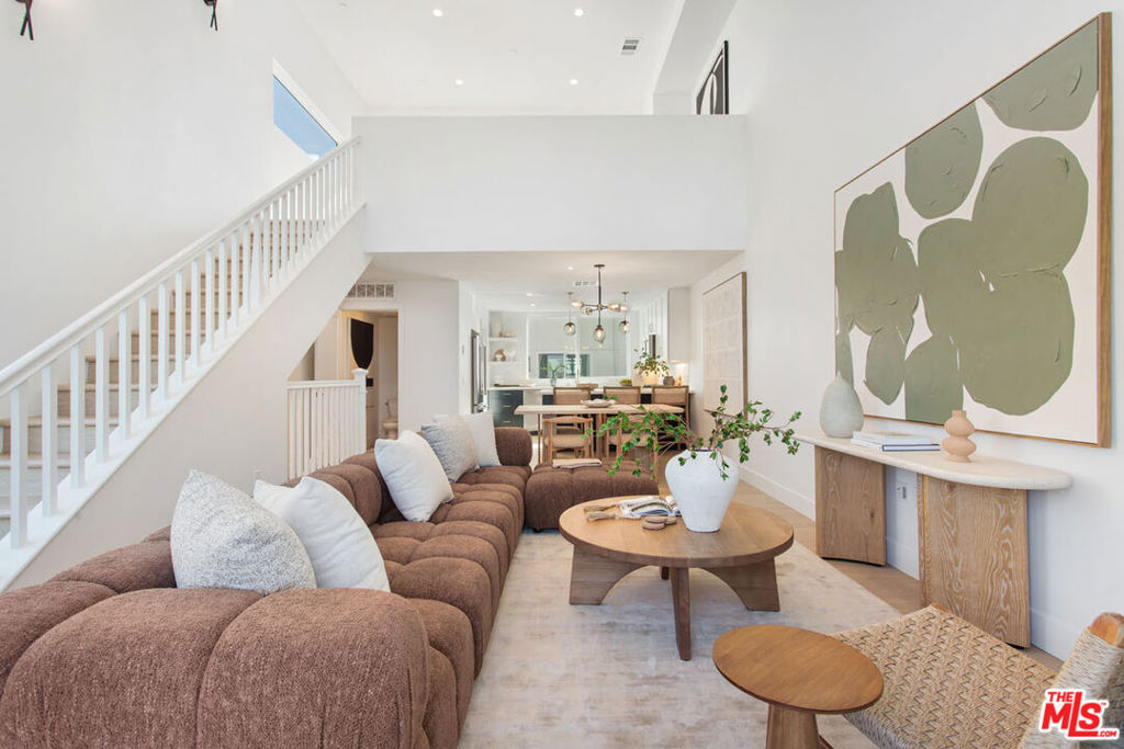 11214 W Victory Boulevard #6