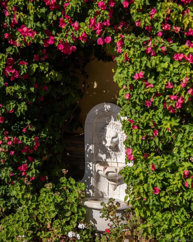 https://media.crmls.org/mediaz/c25a8b96-fc8e-48be-bcfd-9078ee7700f5.jpg?preset=X-Large