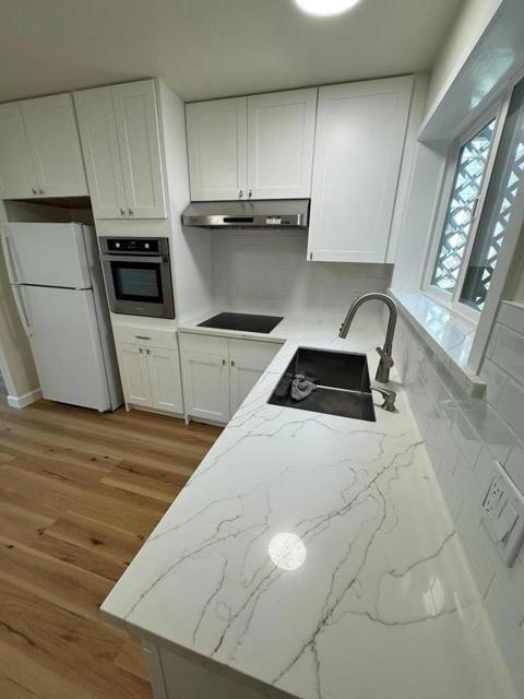 370 Bartlett Street, San Francisco CA: https://media.crmls.org/mediaz/c25aa39e-bf32-457e-9bcd-2e593b584f86.jpg