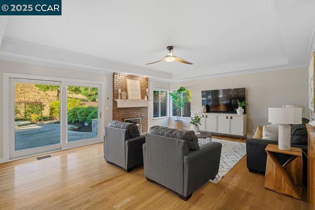 260 Edinburgh Cir, Danville CA: https://media.crmls.org/mediaz/c25b849e-775f-419f-9906-bc4600a0578b.jpg