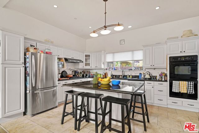 4224 Madison Avenue, Culver City CA: https://media.crmls.org/mediaz/c25ba900-ca8e-47f8-ab60-006117918b34.jpg