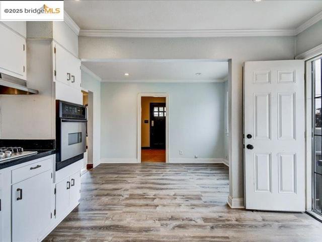 4211 Market St, Oakland CA: https://media.crmls.org/mediaz/c25c2c12-cf12-4436-a9ce-d8d5e27e73df.jpg