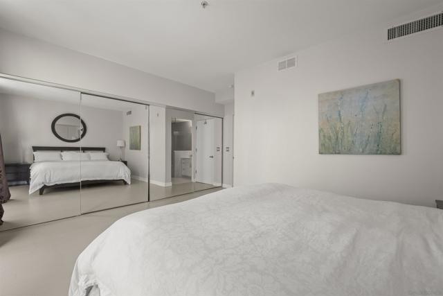 3788 Park Blvd, San Diego CA: https://media.crmls.org/mediaz/c25c7da8-88c6-4087-9055-3421cfab5a92.jpg