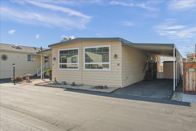 87 Leawood, Aptos CA: https://media.crmls.org/mediaz/c25c878c-4a87-429a-94b7-1d7148943963.jpg