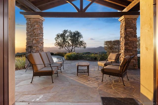 15707 Blue Crystal Trl, Poway CA: https://media.crmls.org/mediaz/c25ca318-687b-4cb6-a607-e189c5c98459.jpg