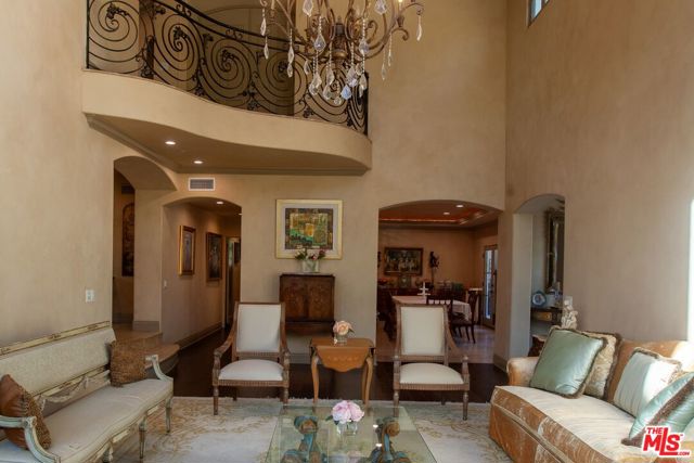 3501 Caribeth Drive, Encino CA: https://media.crmls.org/mediaz/c25d1cb0-3055-4187-aa72-3b3cb5cd909e.jpg